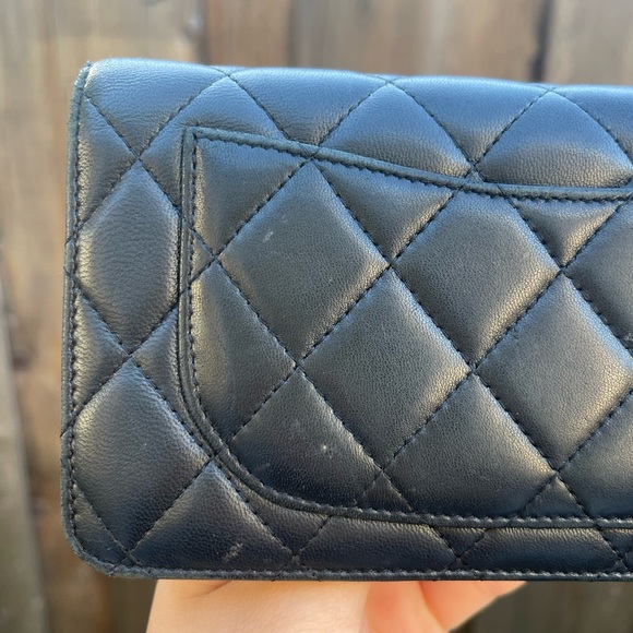 Chanel Vintage Quilted Yen Wallet in Black, Lambskin, and Silver Hardware - Picture 4 of 13
